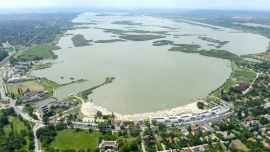 Vízparti nyaralót vennél? Mutatjuk, milyet és mennyiért kapsz a Balatonnál és a Velencei-tónál